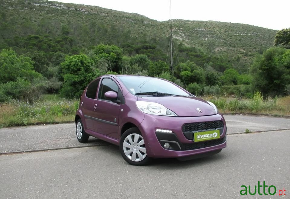 2013' Peugeot 107 photo #2