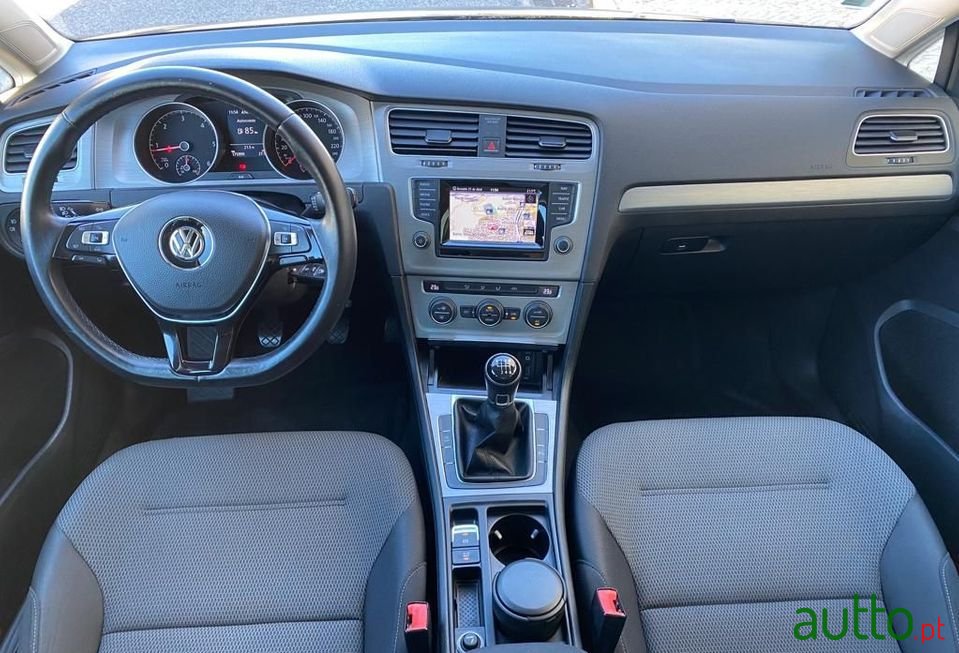 2015' Volkswagen Golf photo #6