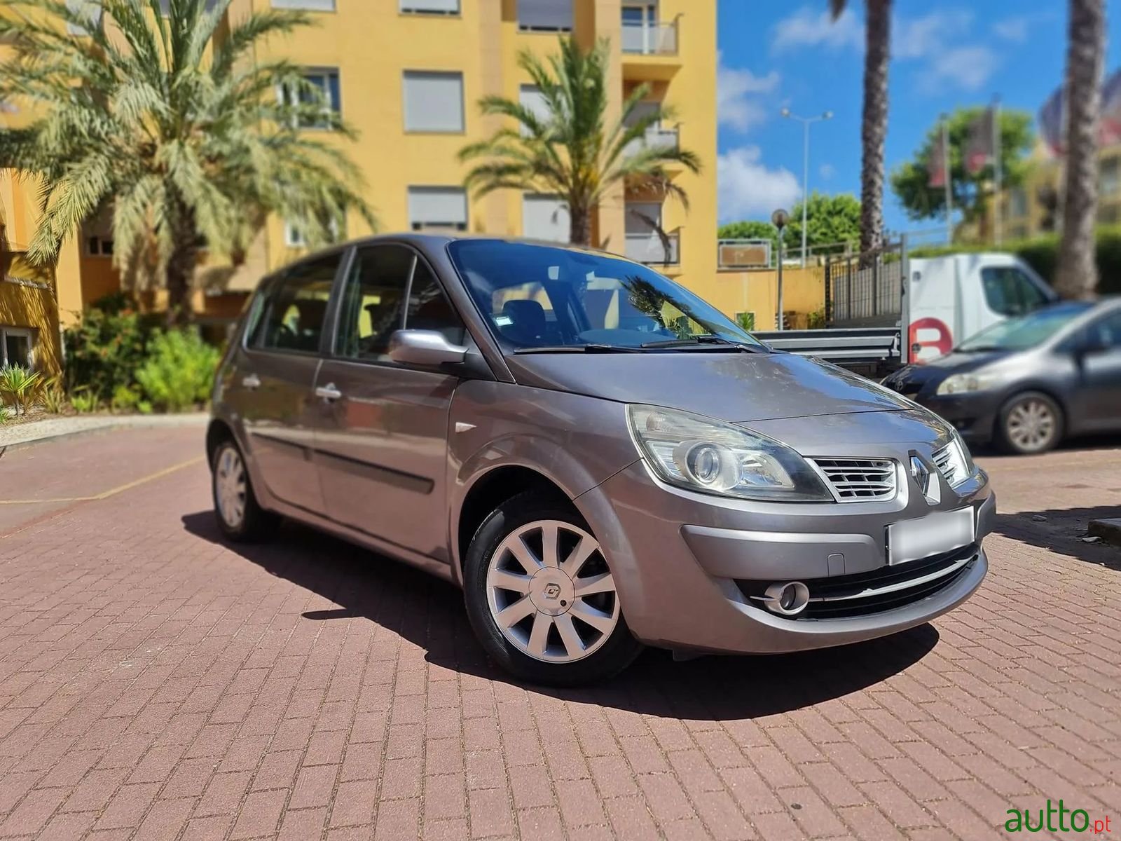 2008' Renault Scenic photo #1