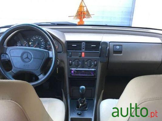 1993' Mercedes-Benz C-220 photo #3