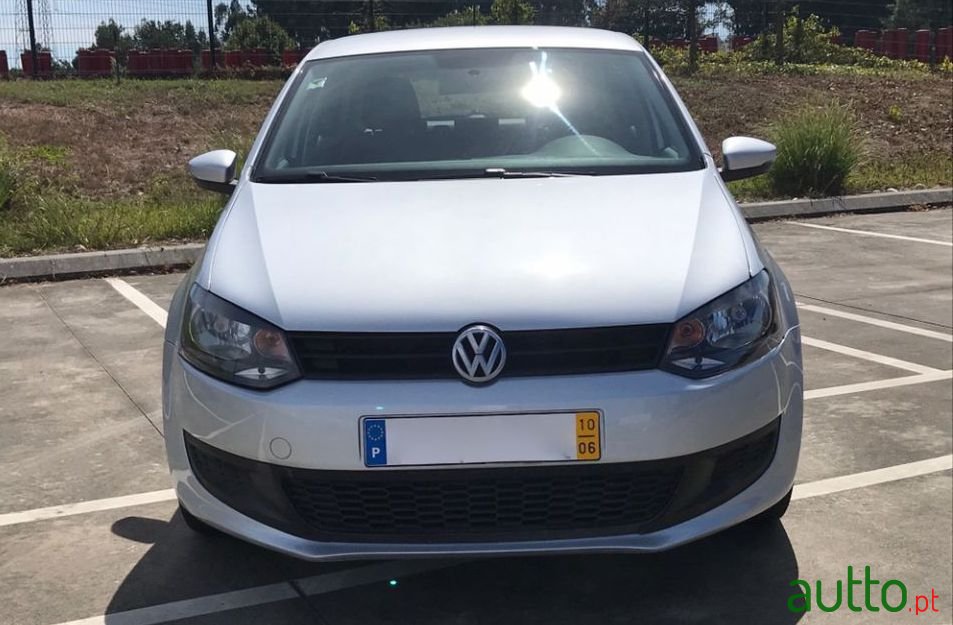 2010' Volkswagen Polo photo #2
