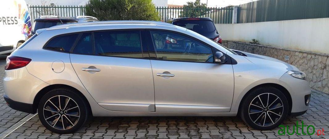 2012' Renault Megane Sport Tourer photo #2