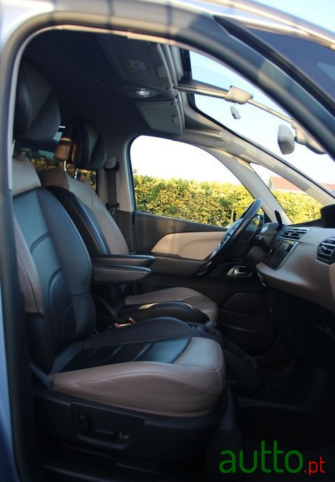 2014' Citroen C4 Grand Picasso photo #5