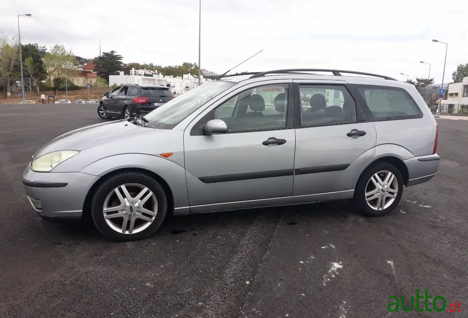 2003' Ford Focus Sw photo #2