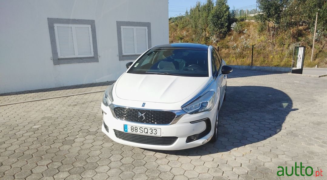 2017' DS Automobiles Ds5 photo #1