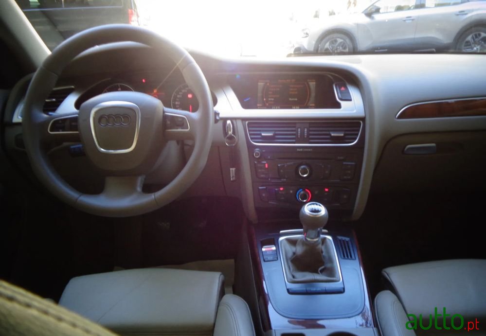 2009' Audi A4 2.0 Tdi Sport photo #3