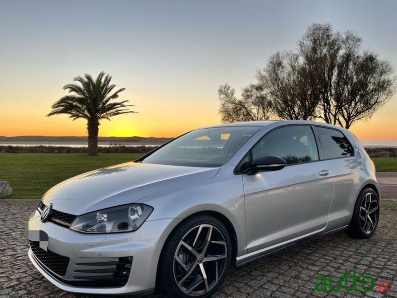 2015' Volkswagen Golf photo #3