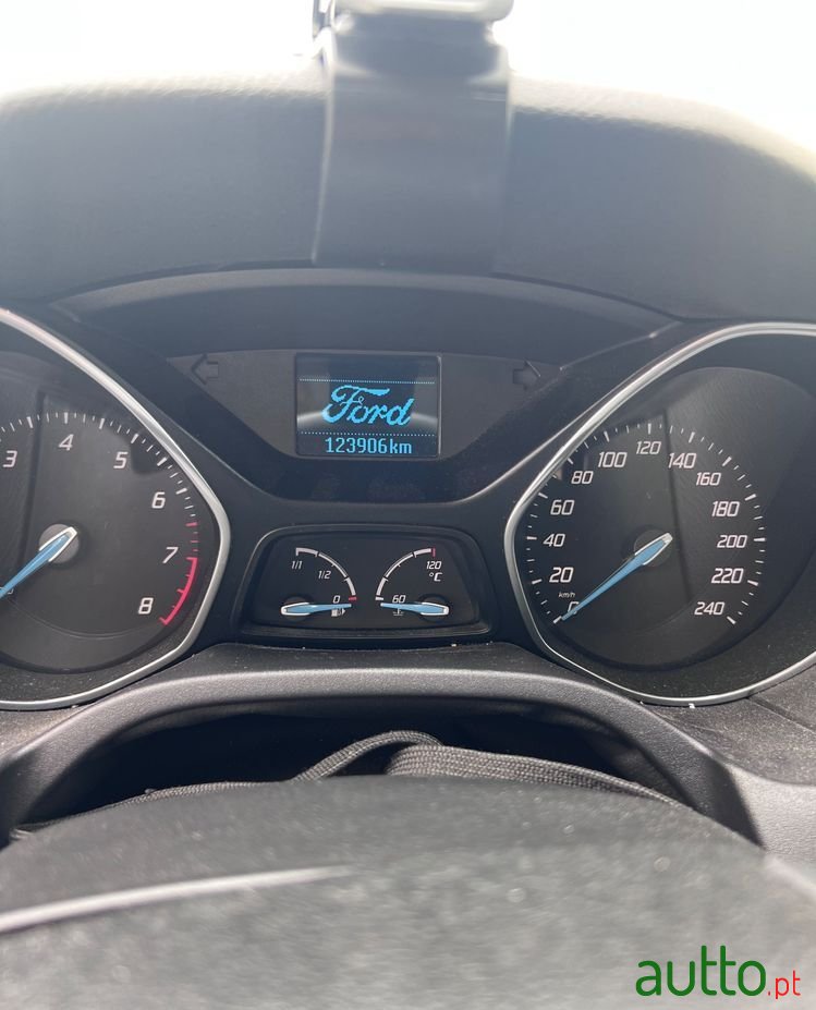 2011' Ford Focus 1.6I Titanium photo #2