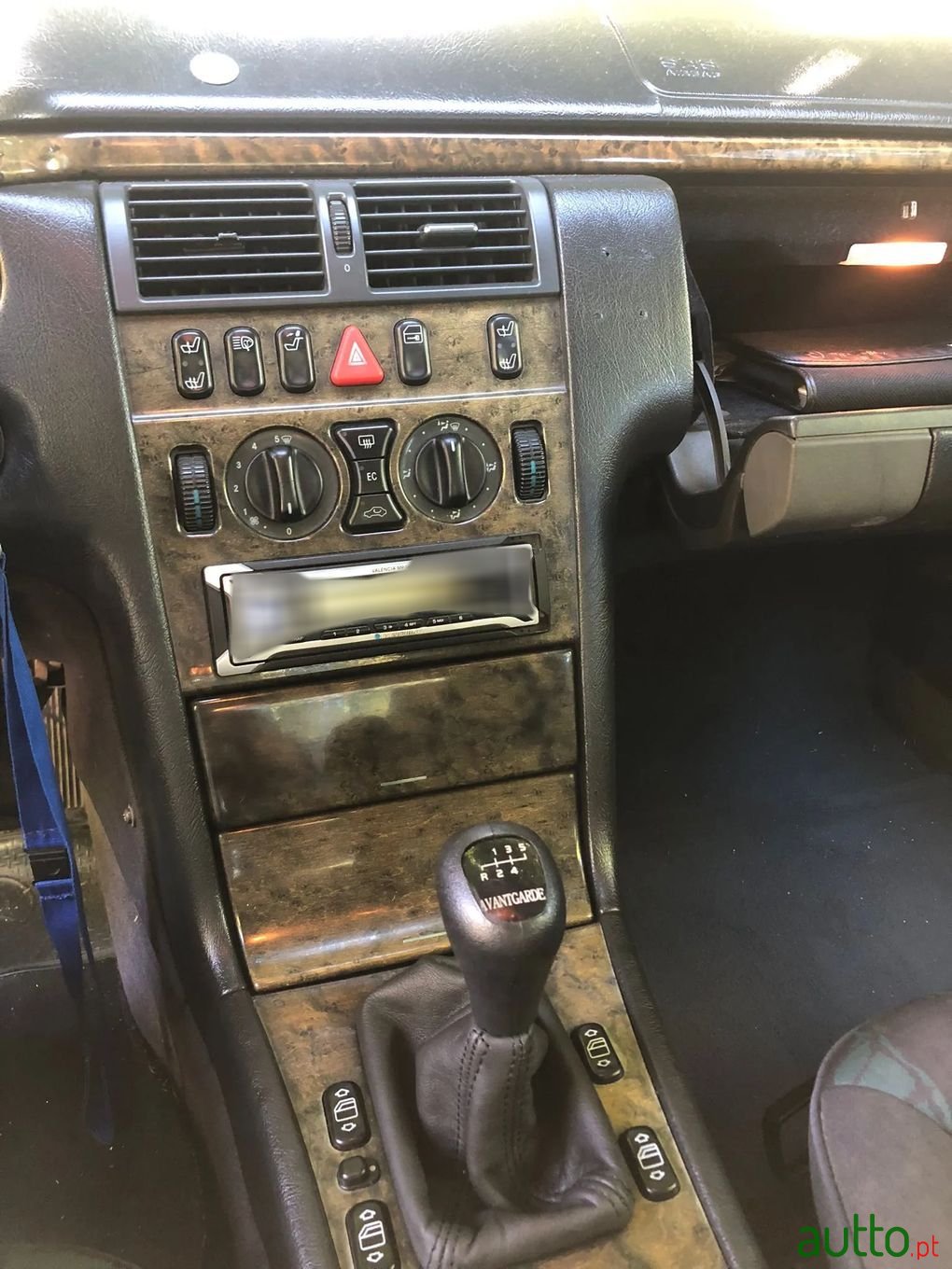 1996' Mercedes-Benz 220 photo #3