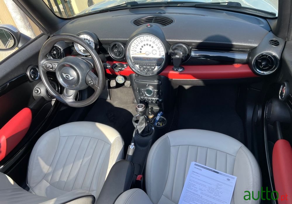 2011' MINI Cabrio Cooper D photo #5