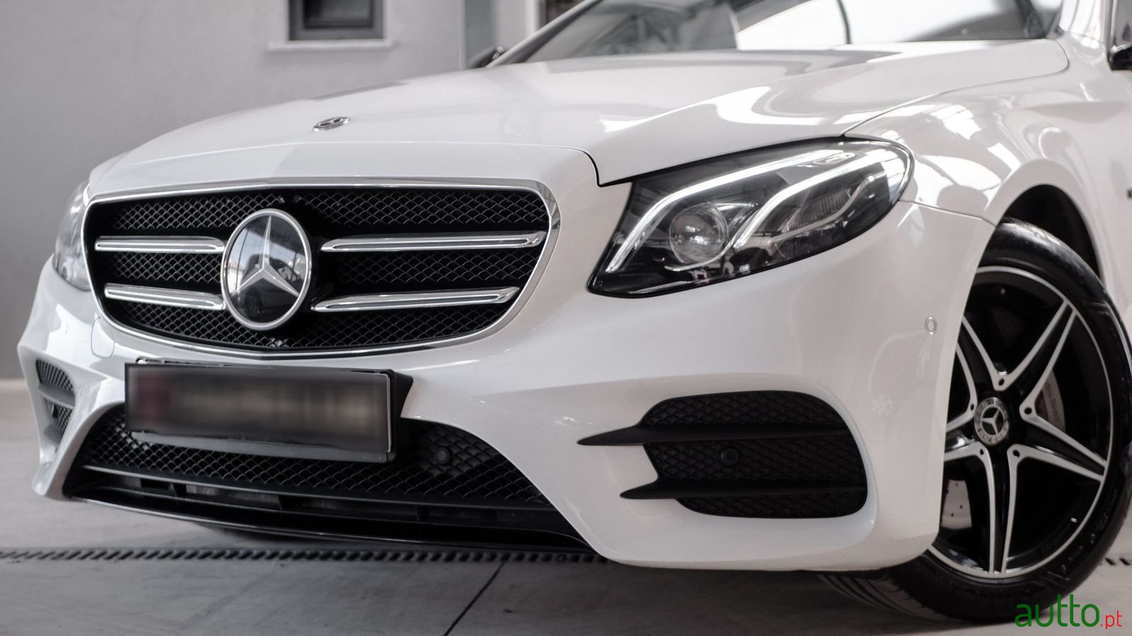 2019' Mercedes-Benz E-300 photo #2