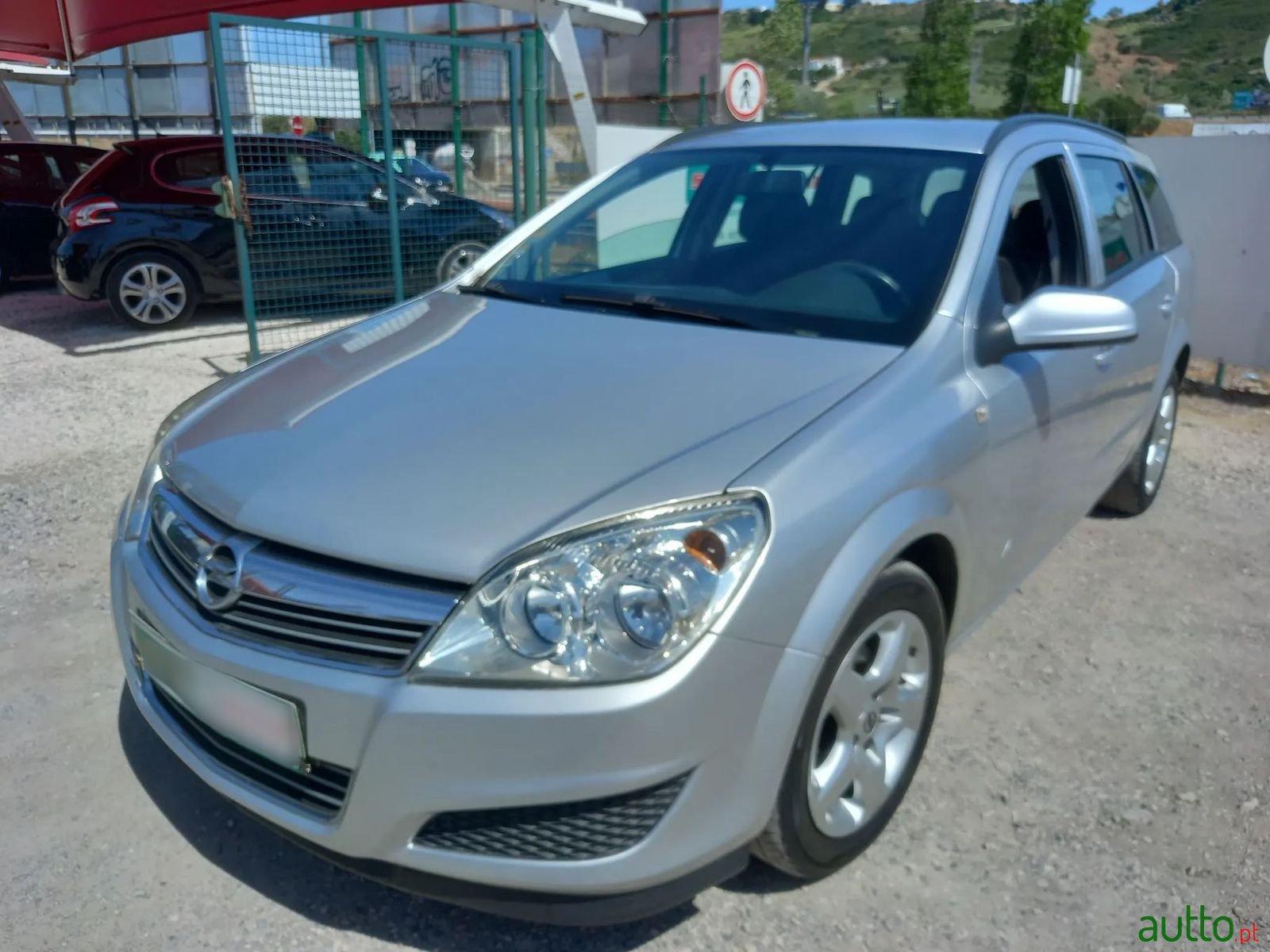 2008' Opel Astra Caravan photo #1