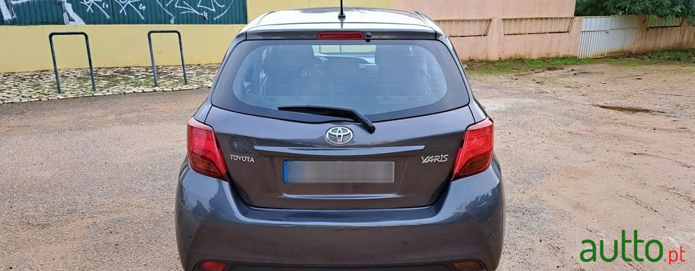 2015' Toyota Yaris photo #6