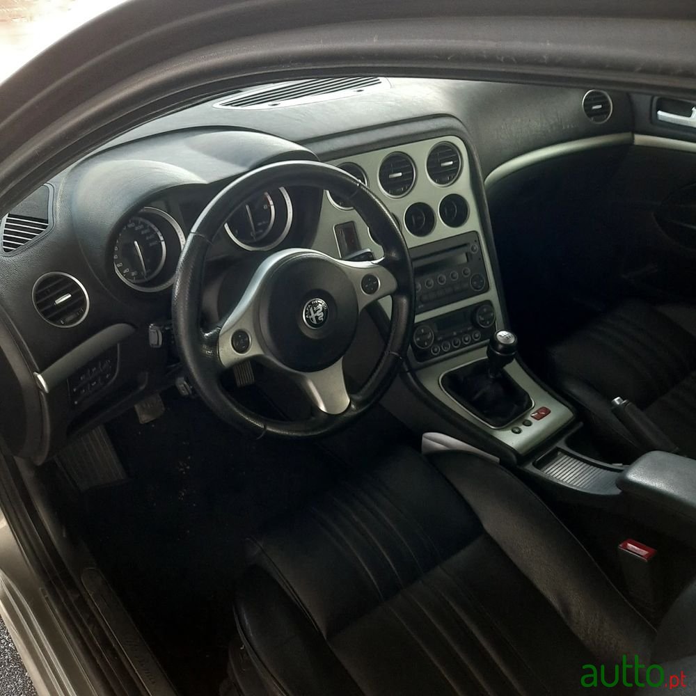 2009' Alfa Romeo 159 Sportwagon photo #3