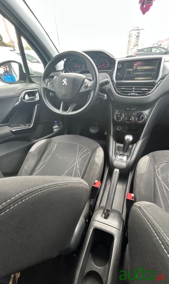 2013' Peugeot 208 photo #5