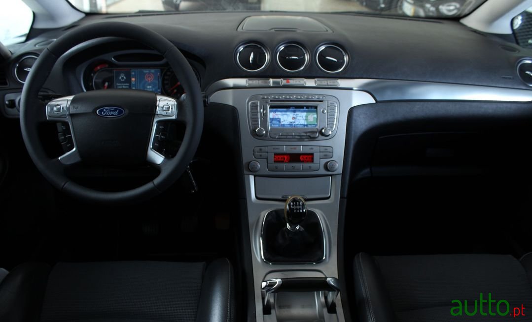 2009' Ford S-Max photo #3