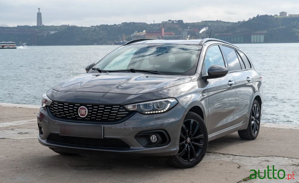 2019' Fiat Tipo Station Wagon photo #1