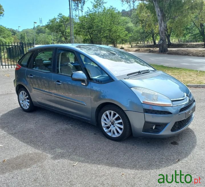2008' Citroen C4 Picasso photo #3