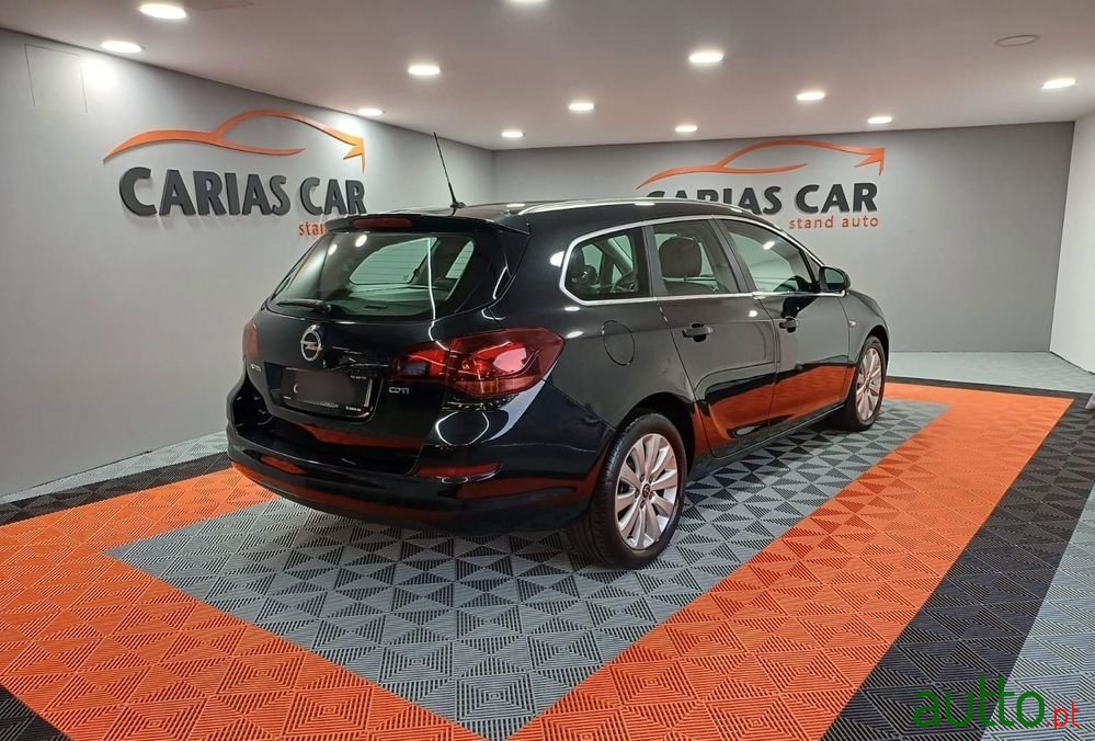 2012' Opel Astra Sports Tourer photo #5