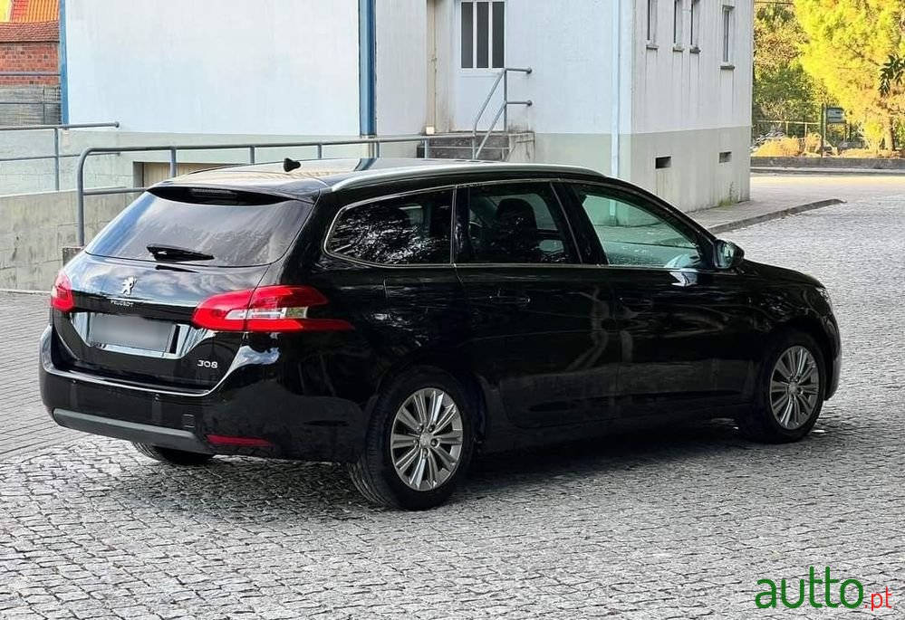 2020' Peugeot 308 Sw photo #2