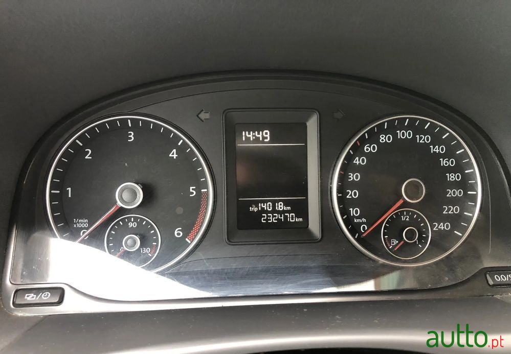 2014' Volkswagen Touran photo #5