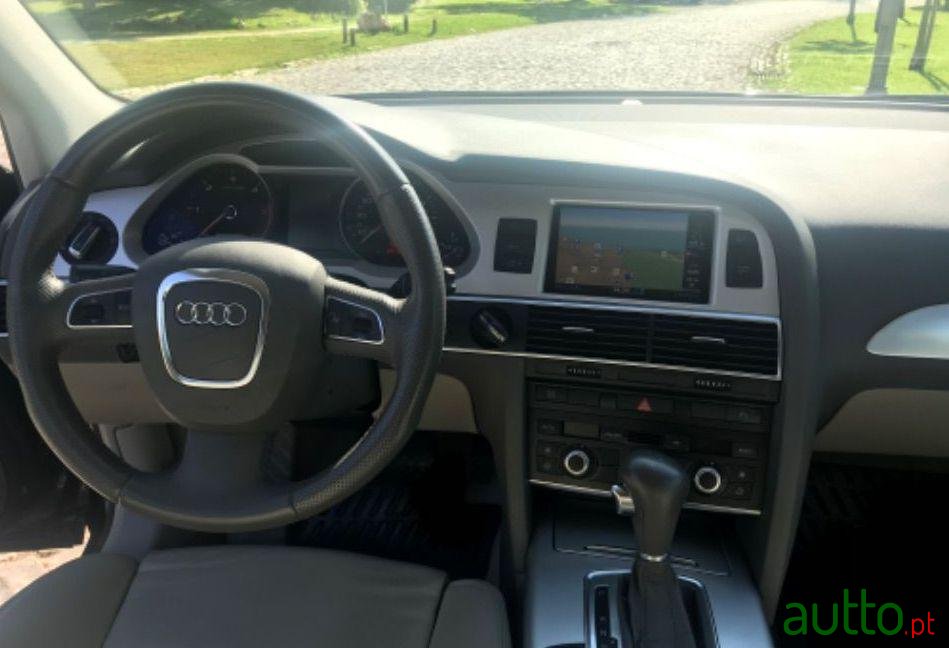 2011' Audi A6 Avant photo #1