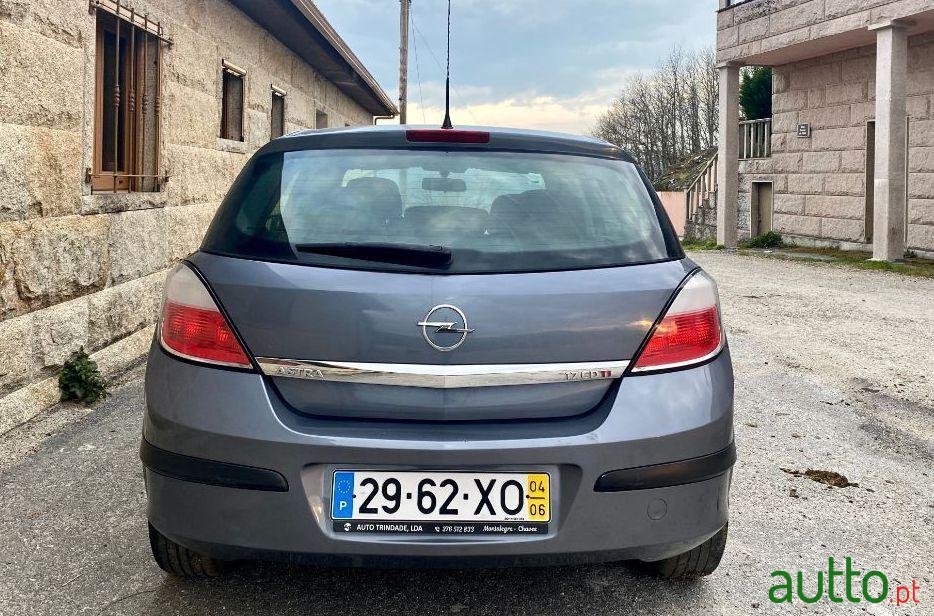 2004' Opel Astra photo #3
