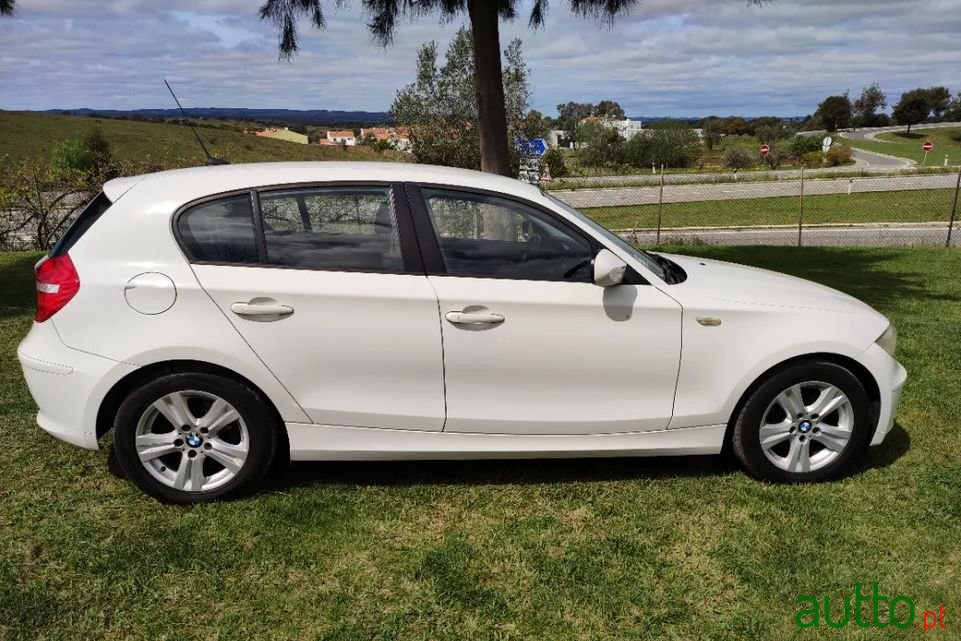 2011' BMW 116 photo #2