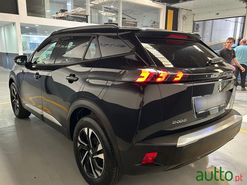 2023' Peugeot 2008 photo #6