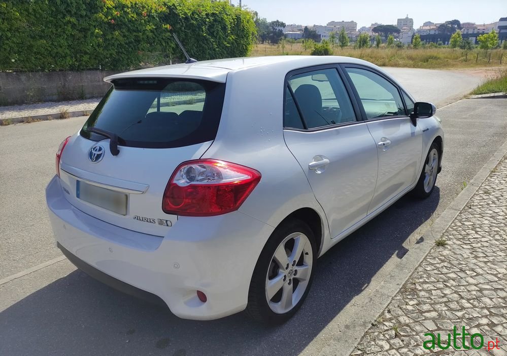 2011' Toyota Auris 1.8 Hsd Comfort photo #3
