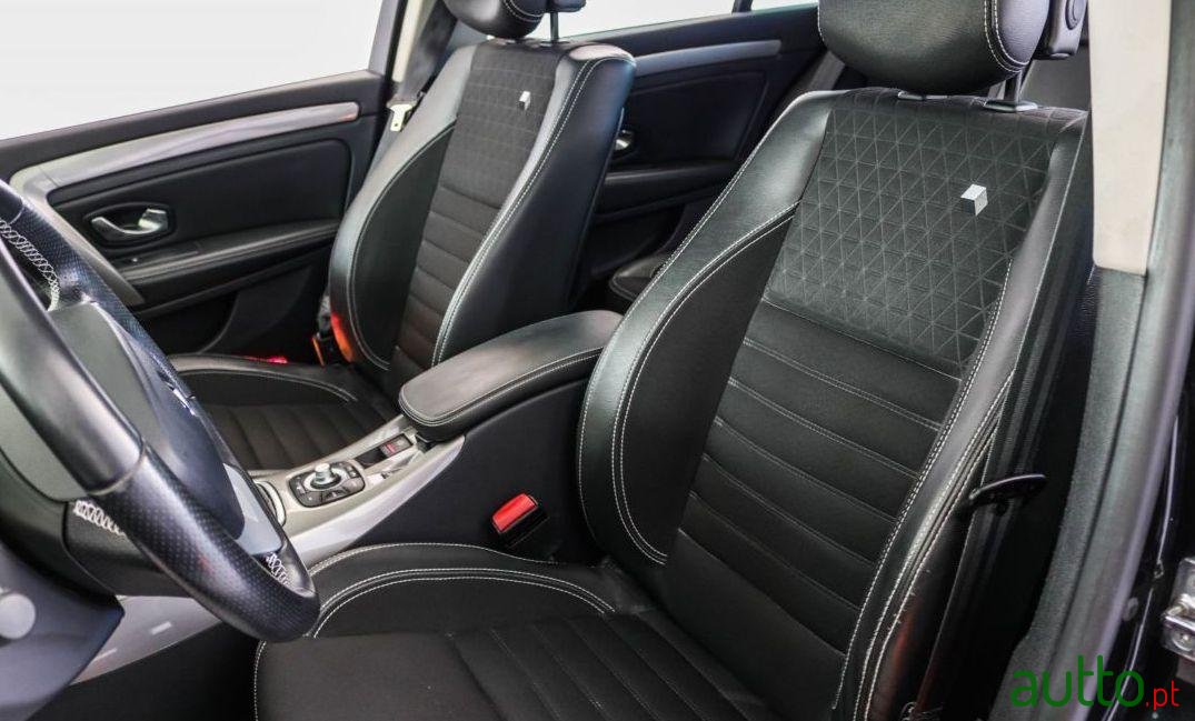 2014' Renault Laguna Break photo #4