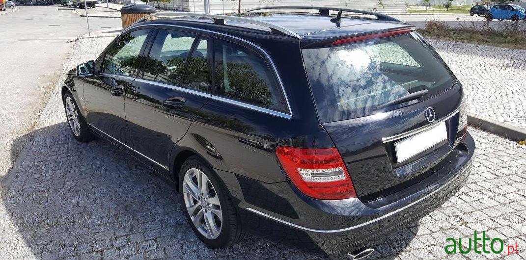 2011' Mercedes-Benz C-250 photo #1