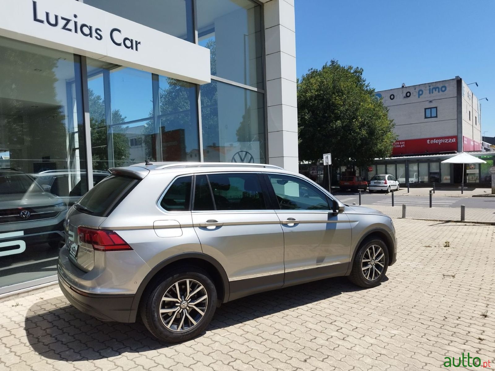 2016' Volkswagen Tiguan photo #3