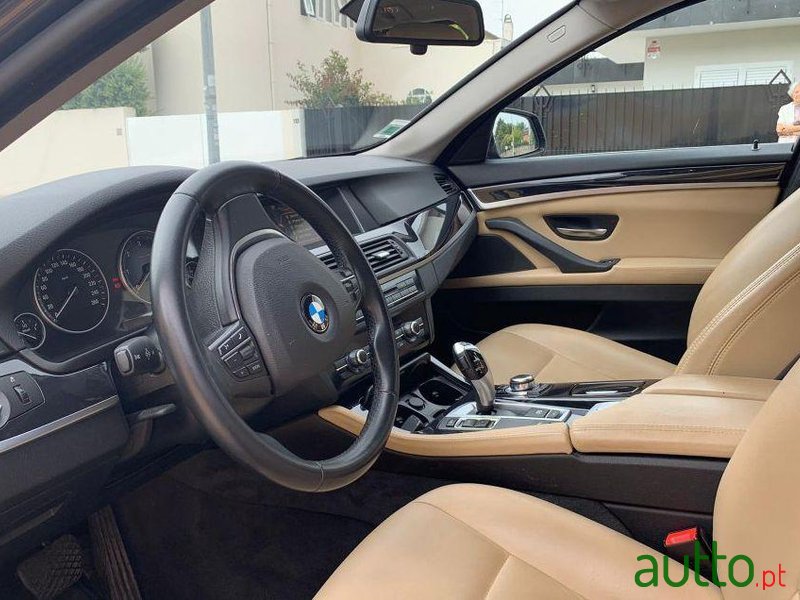 2015' BMW 520 photo #1