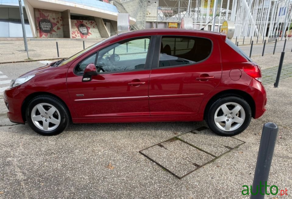2011' Peugeot 207 Sport photo #6