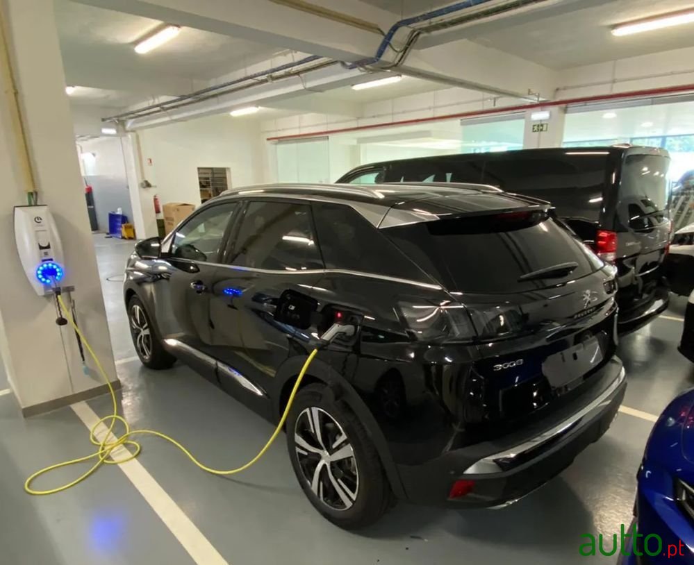 2021' Peugeot 3008 photo #3