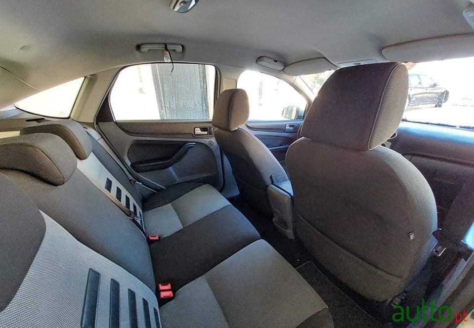 2008' Ford Focus Sport photo #4