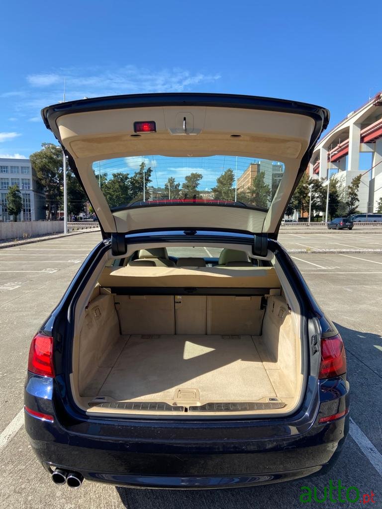 2017' BMW 528 photo #2