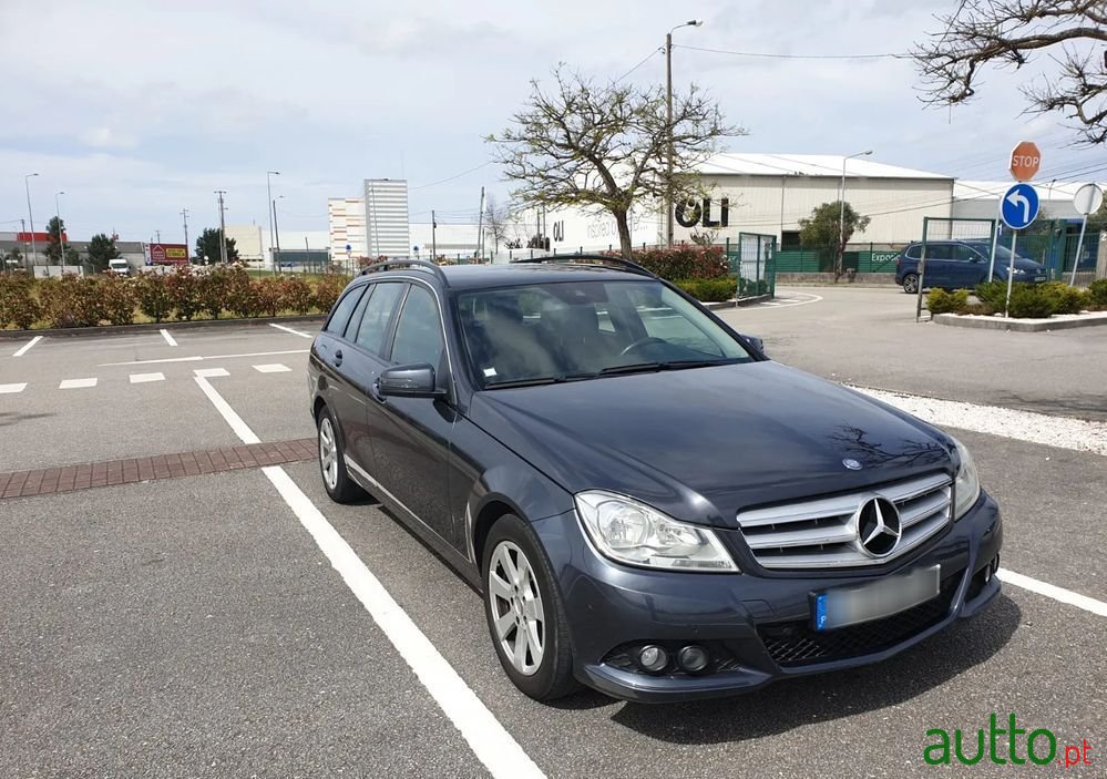 2013' Mercedes-Benz Classe C photo #4
