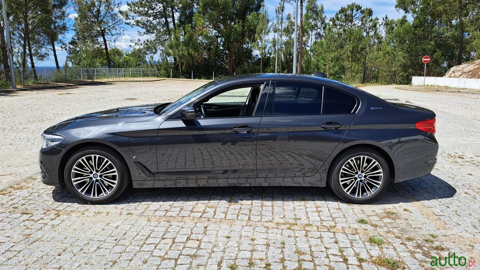 2019' BMW 530 photo #4