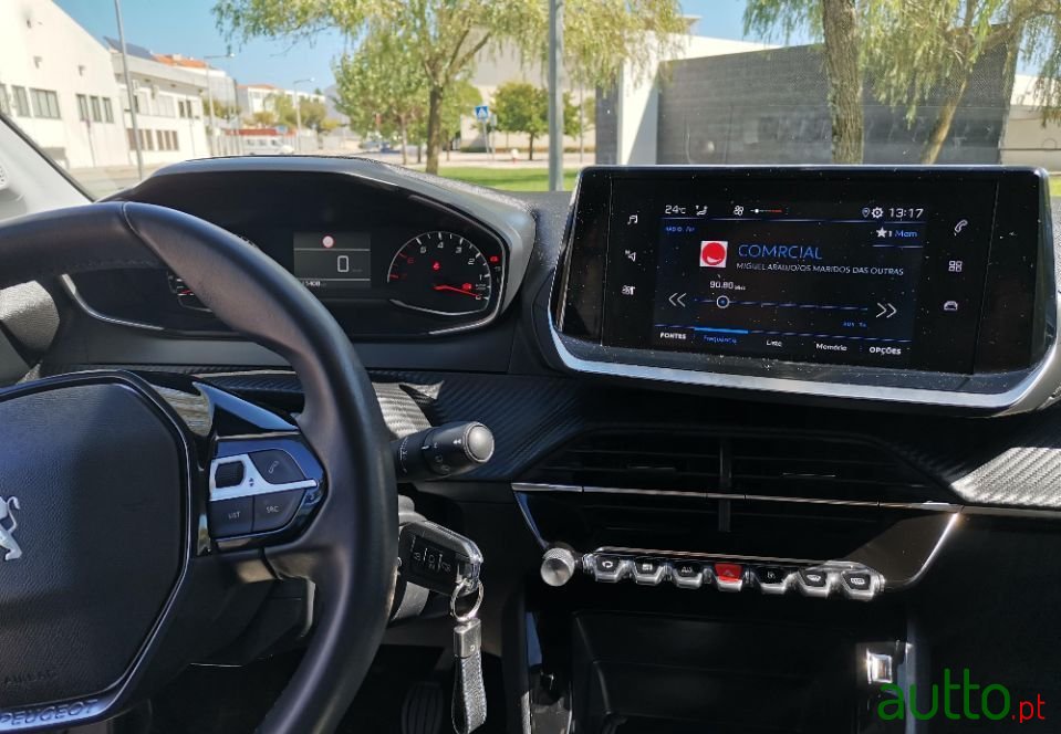 2020' Peugeot 208 photo #5