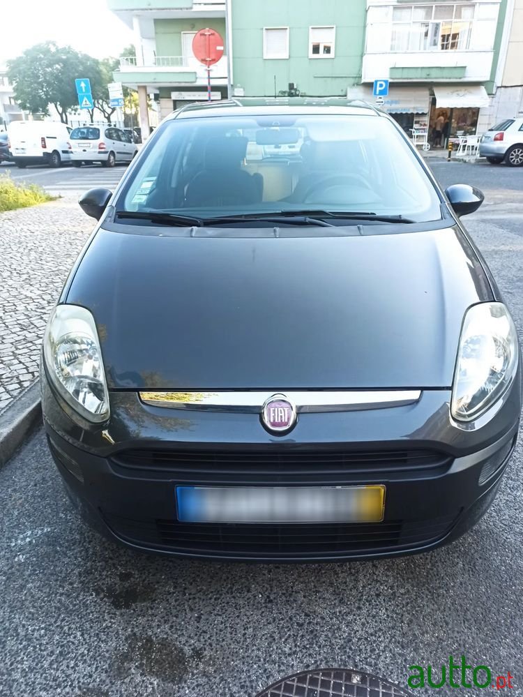 2011' Fiat Punto Evo photo #1