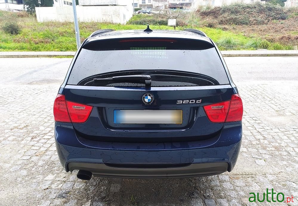 2010' BMW 320 D Touring Auto photo #4