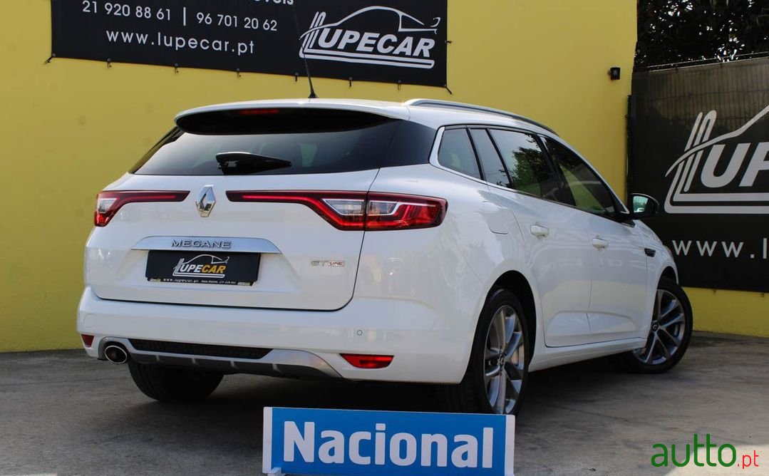 2017' Renault Megane Sport Tourer photo #2