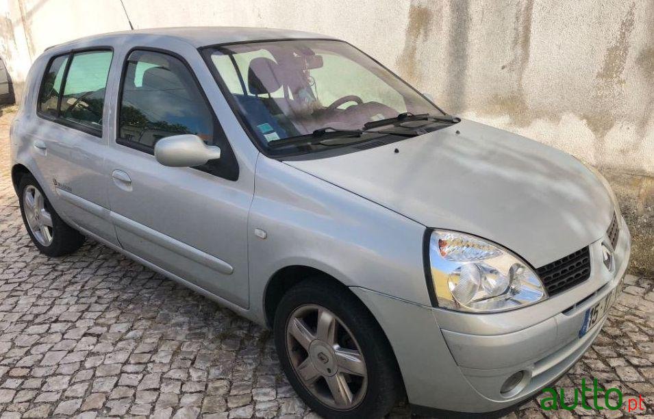 2003' Renault Clio photo #1