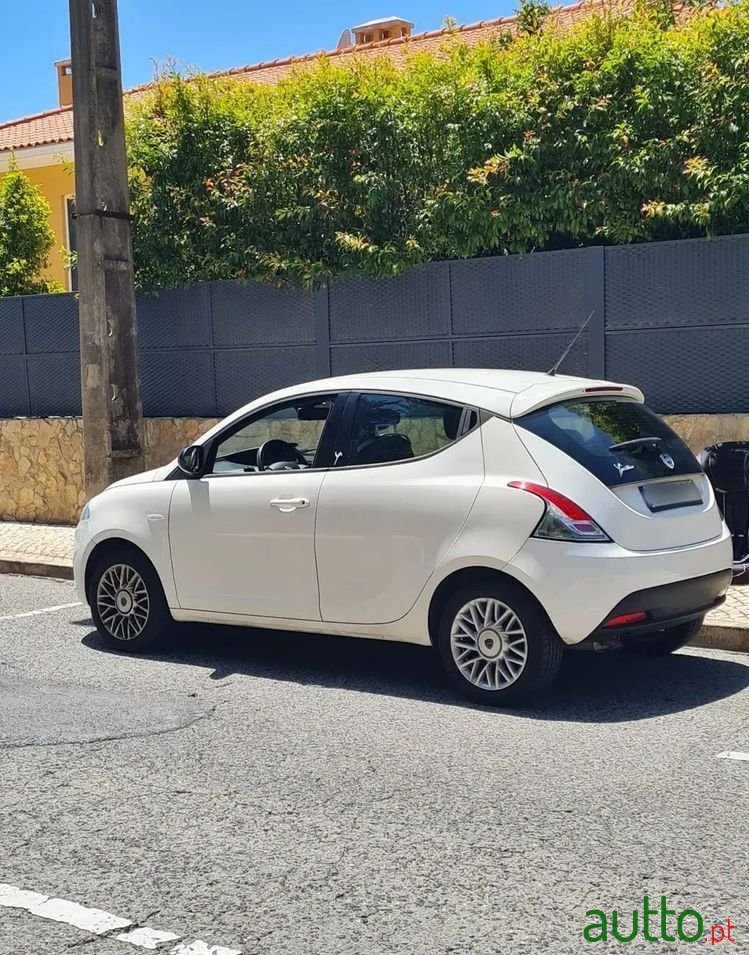 2015' Lancia Ypsilon photo #4