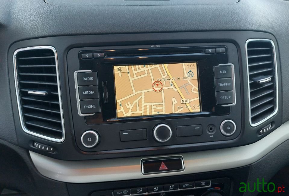 2011' SEAT Alhambra photo #4