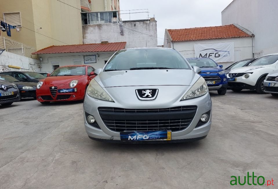 2011' Peugeot 207 Sport photo #2