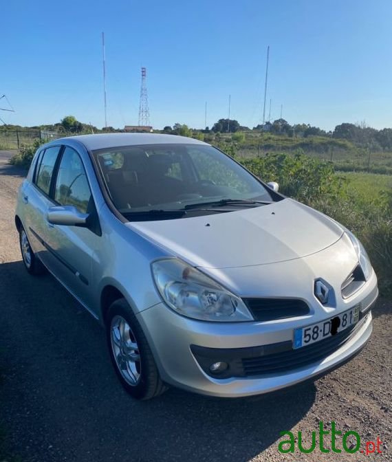 2007' Renault Clio photo #3