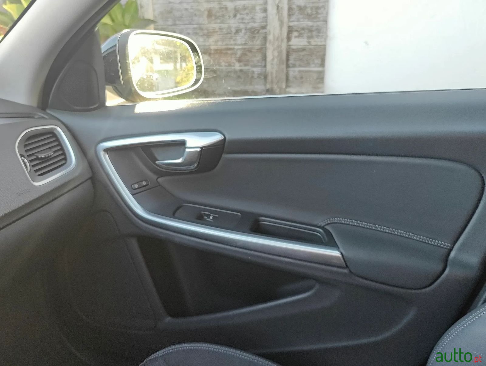 2014' Volvo V60 photo #2